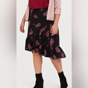 Torrid size 1 black floral ruffle challis skirt